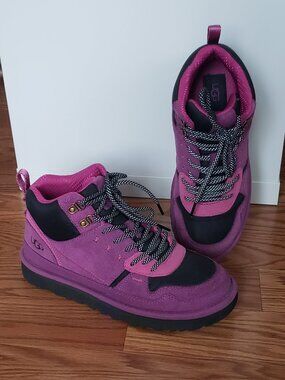 Ugg High Top Shoes Women's Size 8